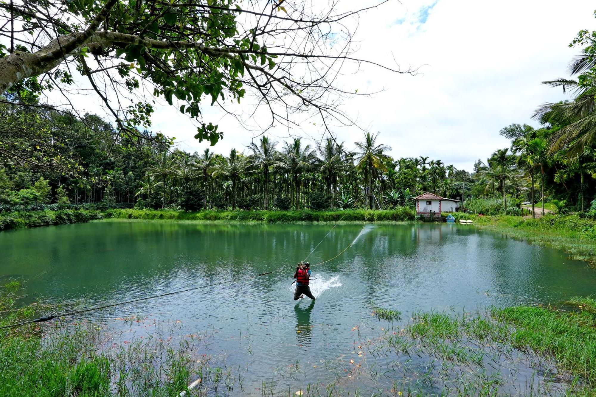 Leisure Homestay - Pool, Boating, Zipline, Home Food, Estate Chikmagalūr 외부 사진